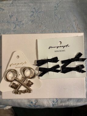 Free People Black Mini Bow Clips with Gold Key Ring Brooch Set